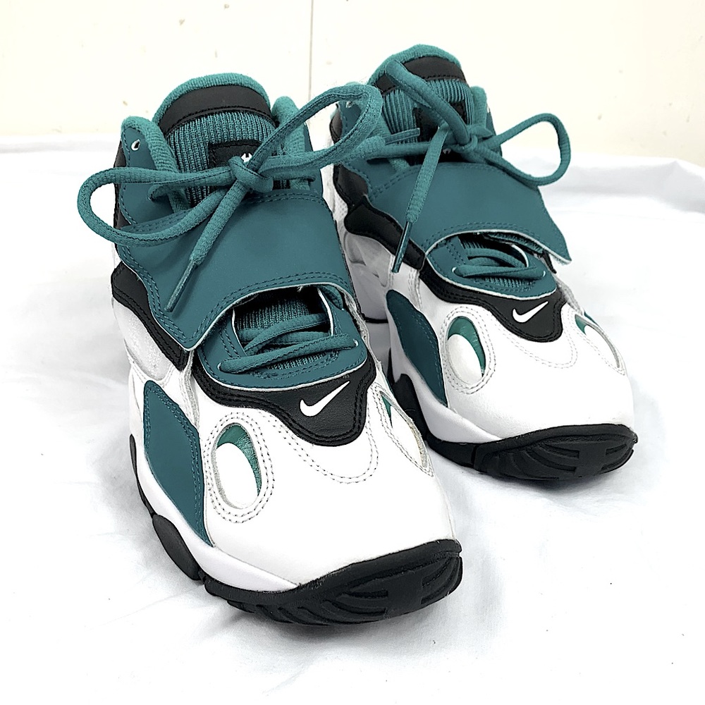 Boys Size 6 Youth Nike Air Speed Turf GS White Freshwater Basketball Shoes